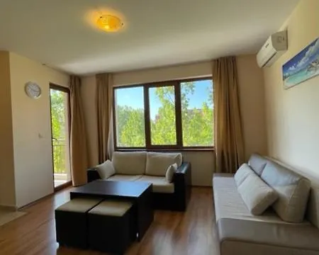 Private Studio In Summer Breeze 317